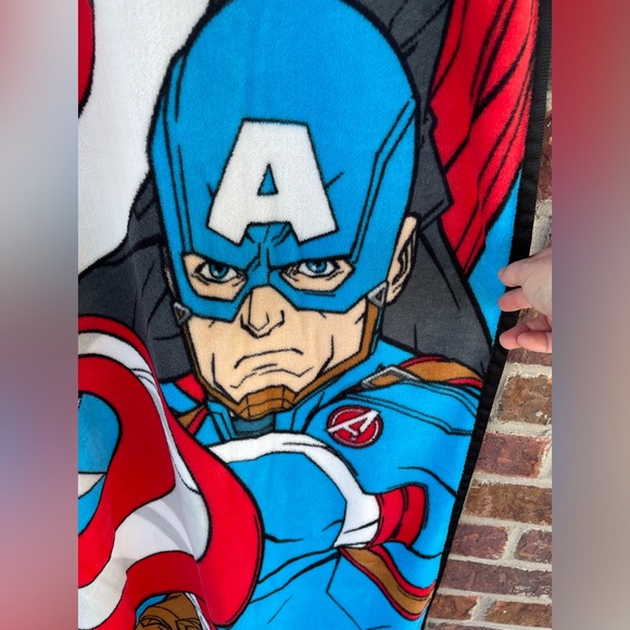 Kid’s The Avengers Marvel Fleece Throw Blanket 45”x60” - Picture 7 of 13
